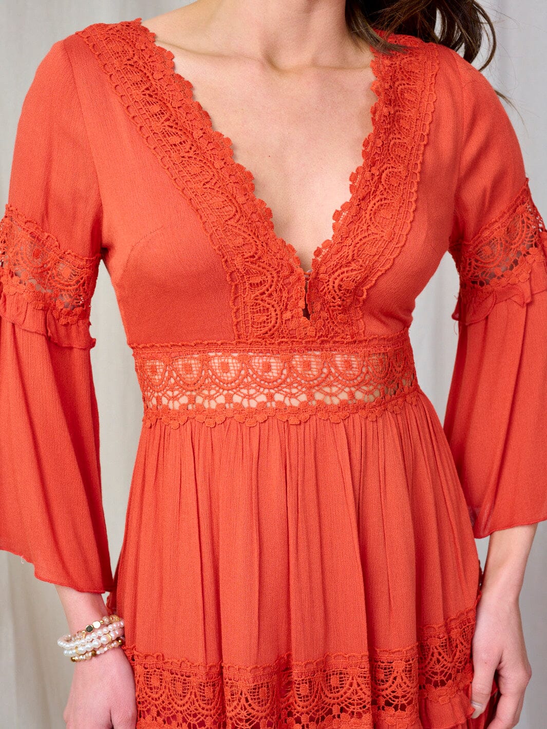 WOMEN'S 3/4 SLEEVE V-NECK CROCHET DETAILED MINI DRESS