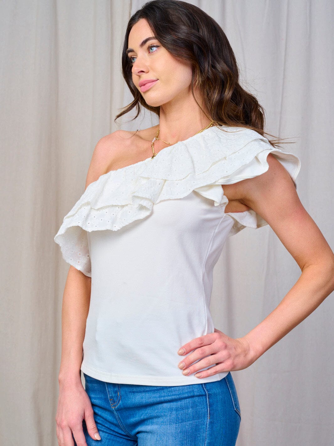 WOMEN'S ONE SHOULDER RUFFLE EYELET TOP