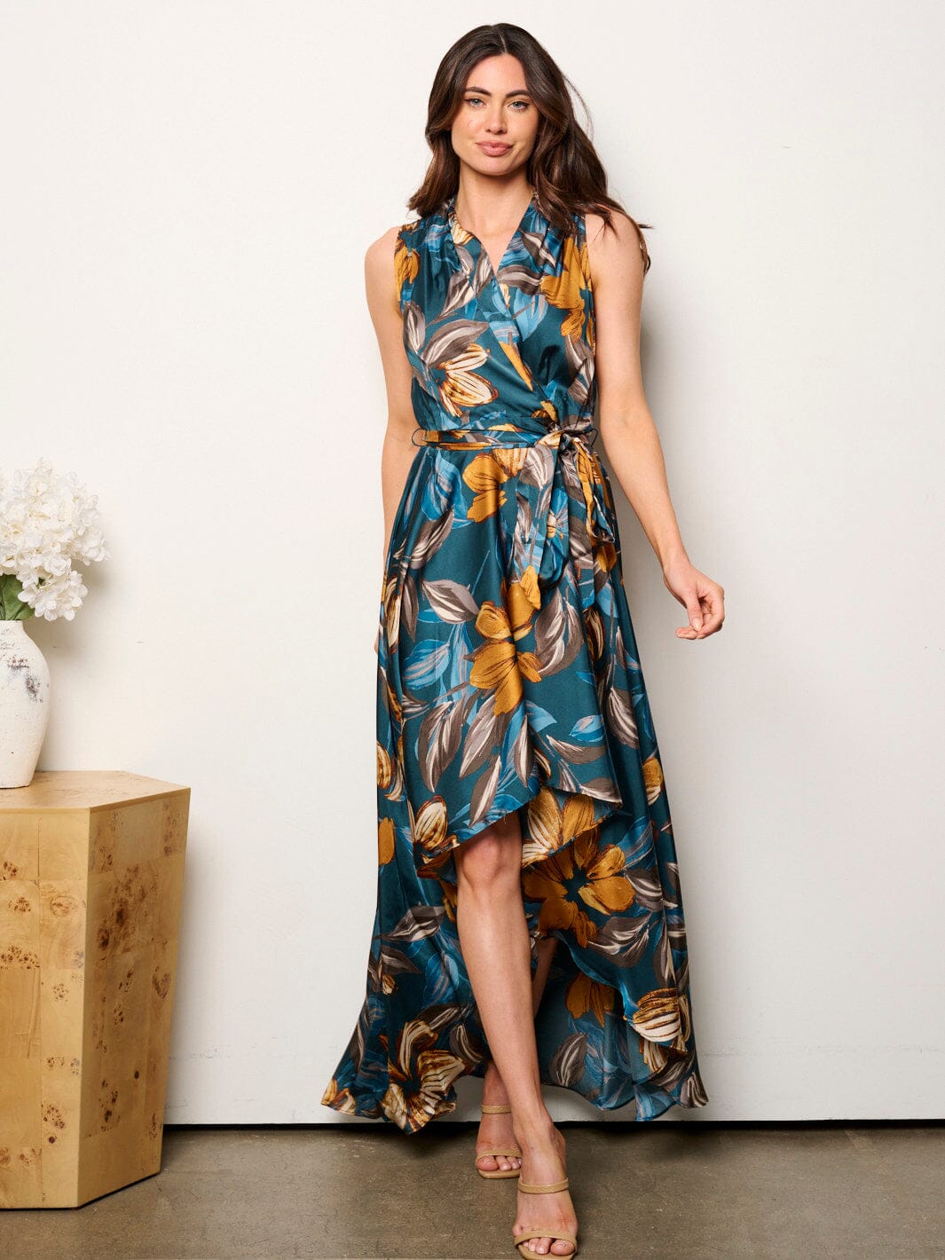 WOMEN'S SLEEVELESS SURPLICE FLORAL HIGH-LOW MAXI DRESS