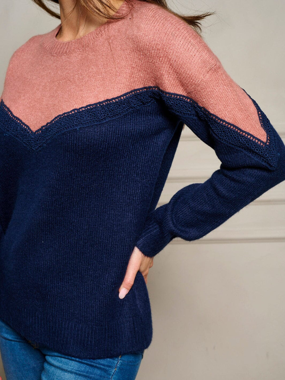 WOMEN'S LONG SLEEVE PULLOVER COLORBLOCK SWEATER