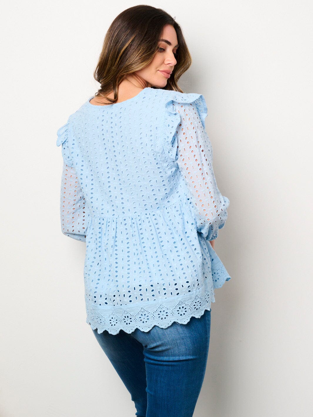 WOMEN'S LONG SLEEVE V-NECK RUFFLE EYELET BLOUSE TOP