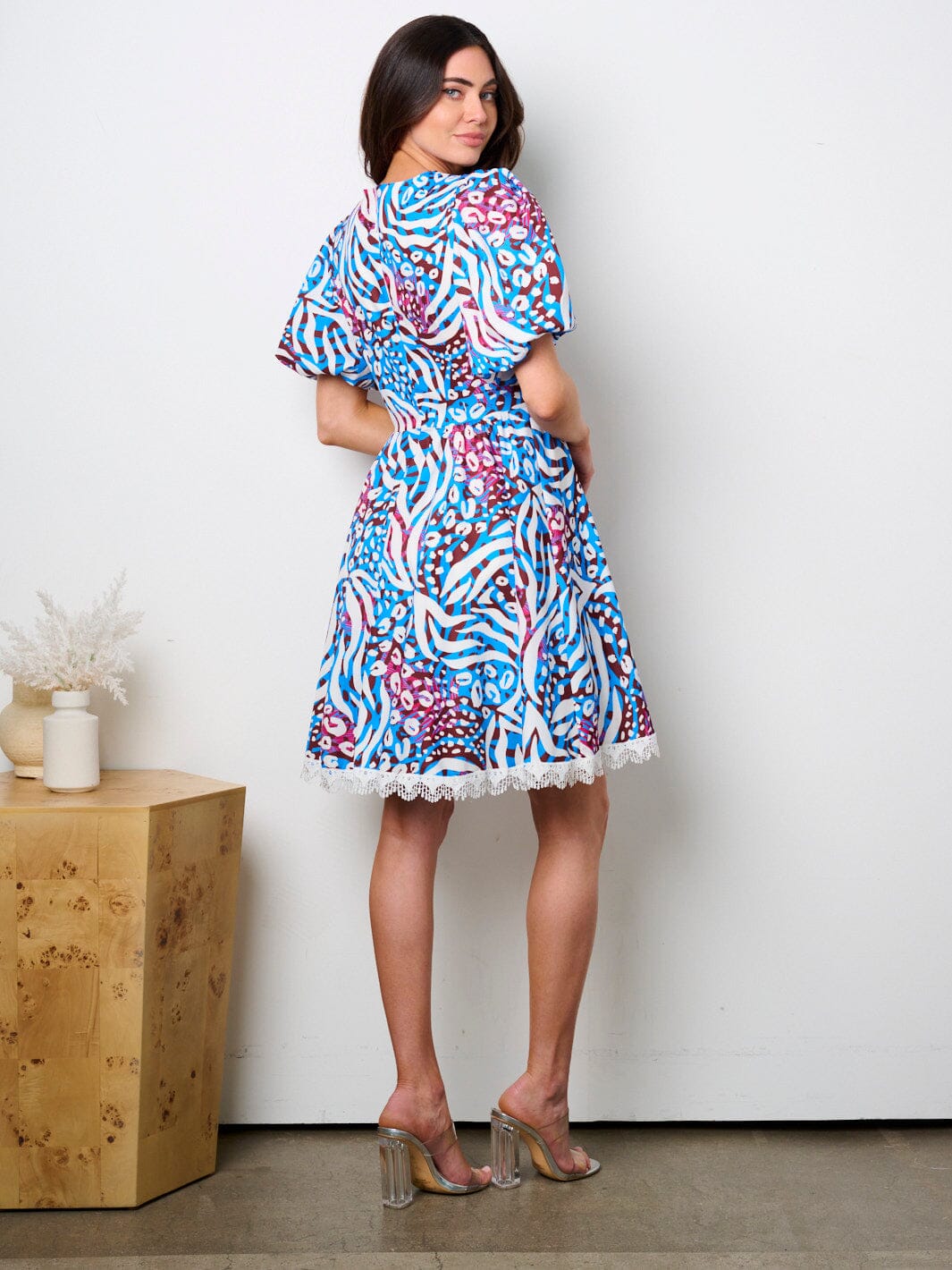 WOMEN'S SHORT PUFF SLEEVE V-NECK MULTI PRINT MINI DRESS