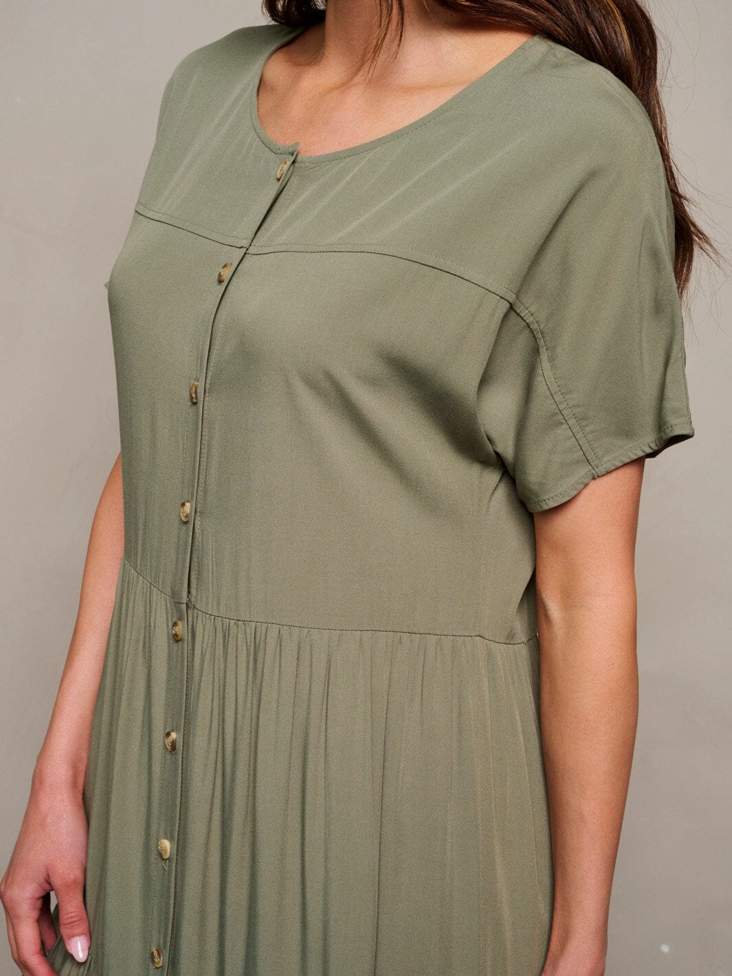 WOMEN'S SHORT SLEEVE TIERED BUTTON UP MAXI DRESS