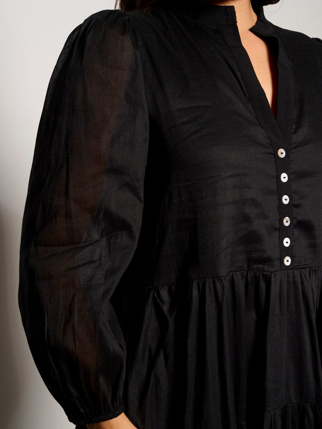 WOMEN'S LONG SLEEVE V-NECK BUTTON UP TIERED MAXI DRESS