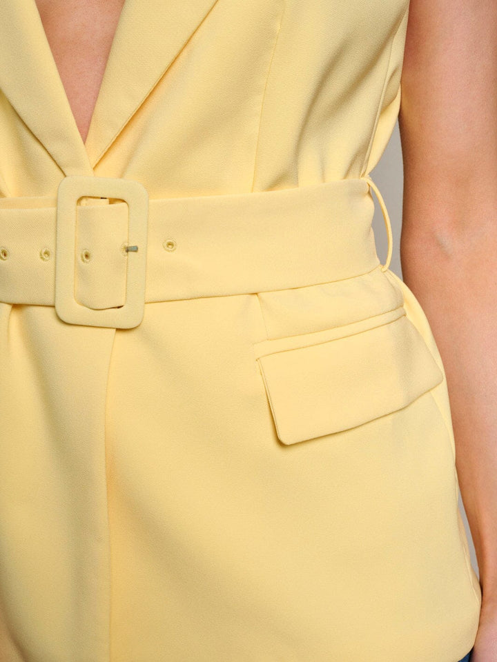 WOMEN'S SLEEVELESS BUTTON CLOSURE BELTED VEST