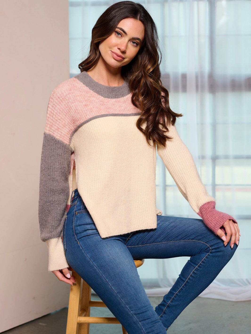WOMEN'S LONG SLEEVE COLORBLOCK SIDE SLIT PULLOVER SWEATER