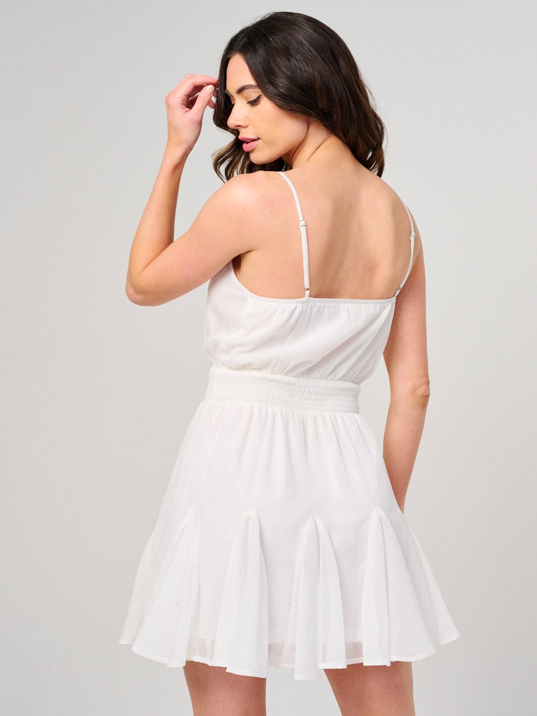 WOMEN'S SLEEVELESS V-NECK SHIMMER RUFFLE MINI DRESS