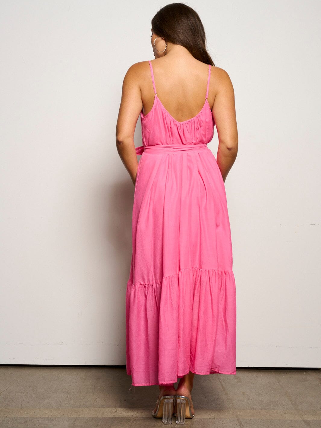 WOMEN'S SLEEVELESS V-NECK TIERED SELF TIE MAXI DRESS
