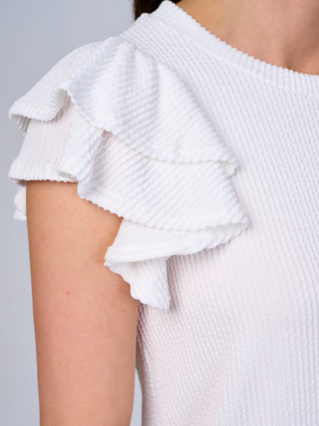 WOMEN'S SHORT RUFFLE SLEEVES RIBBED BLOUSE