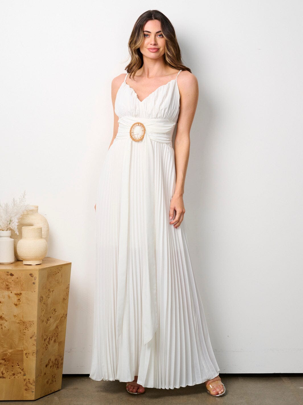 WOMEN'S SLEEVELESS V-NECK PLEATED MAXI DRESS