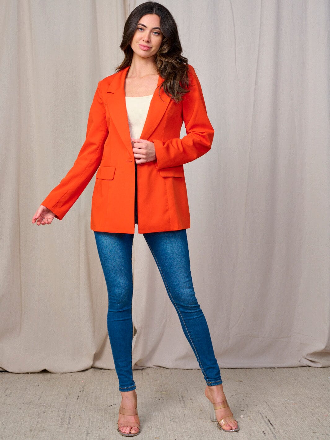 WOMEN'S LONG SLEEVE BUTTON CLOSURE BLAZER