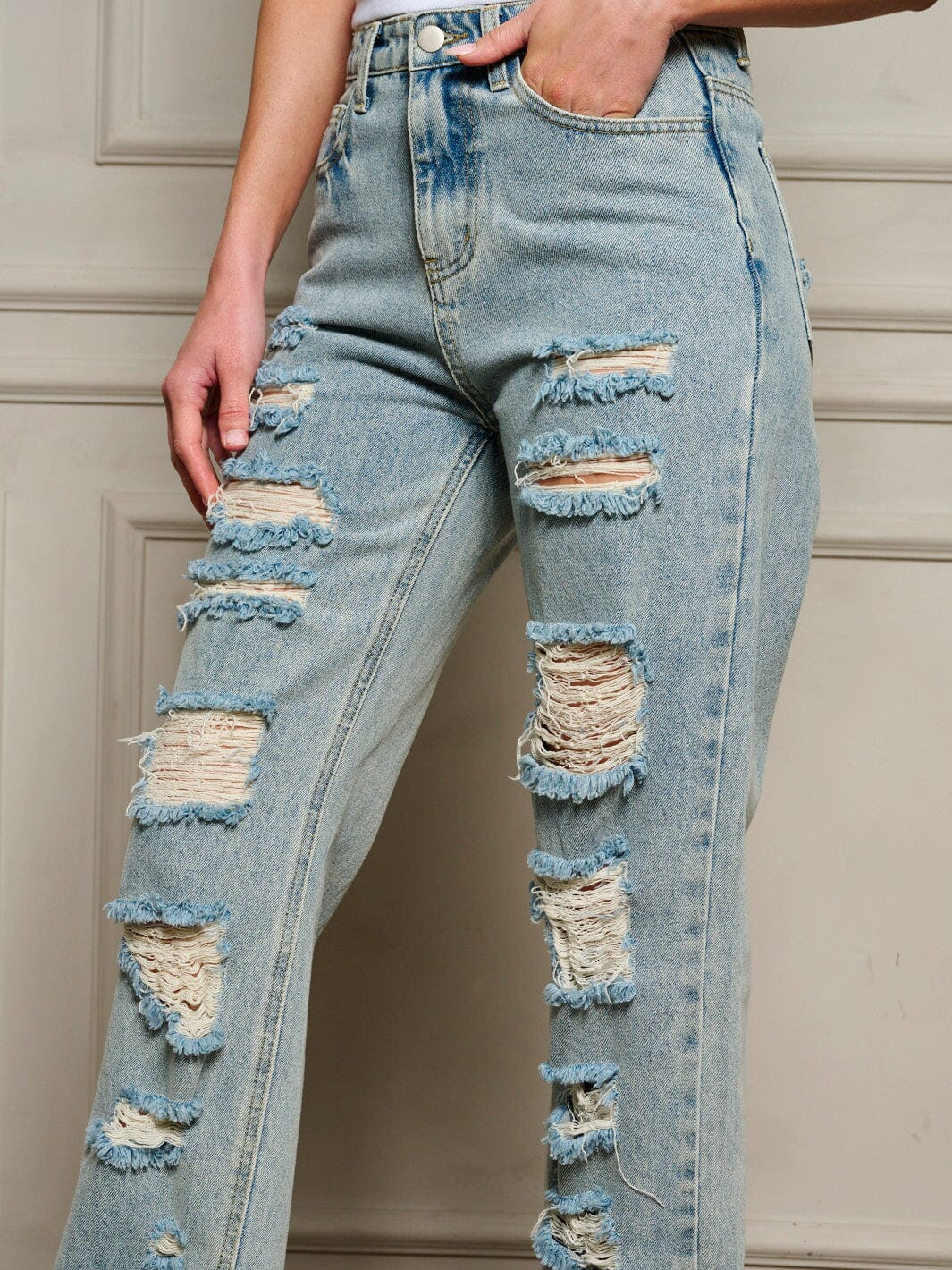 WOMEN'S BUTTON CLOSURE POCKETS DISTRESSED DENIM PANTS