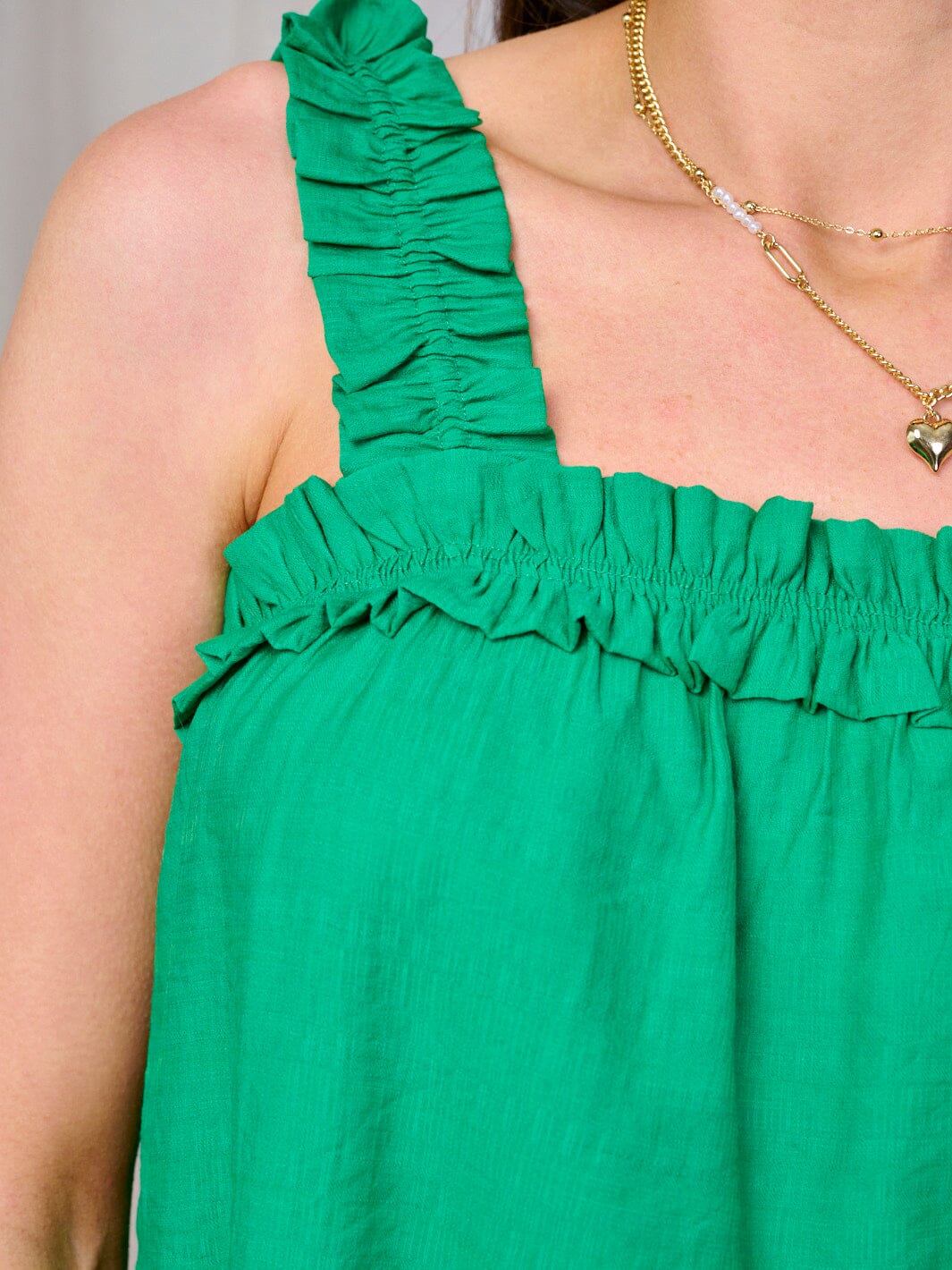 WOMEN'S SLEEVELESS RUFFLE ELSATIC TRIM TANK TOP