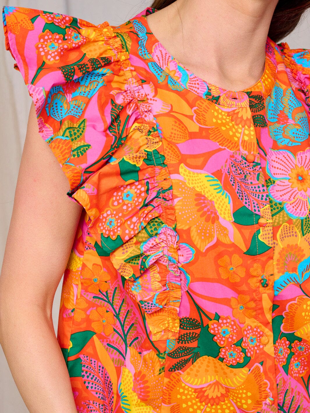 WOMEN'S RUFFLE SLEEVE BUTTON CLOSURE FLORAL BLOUSE