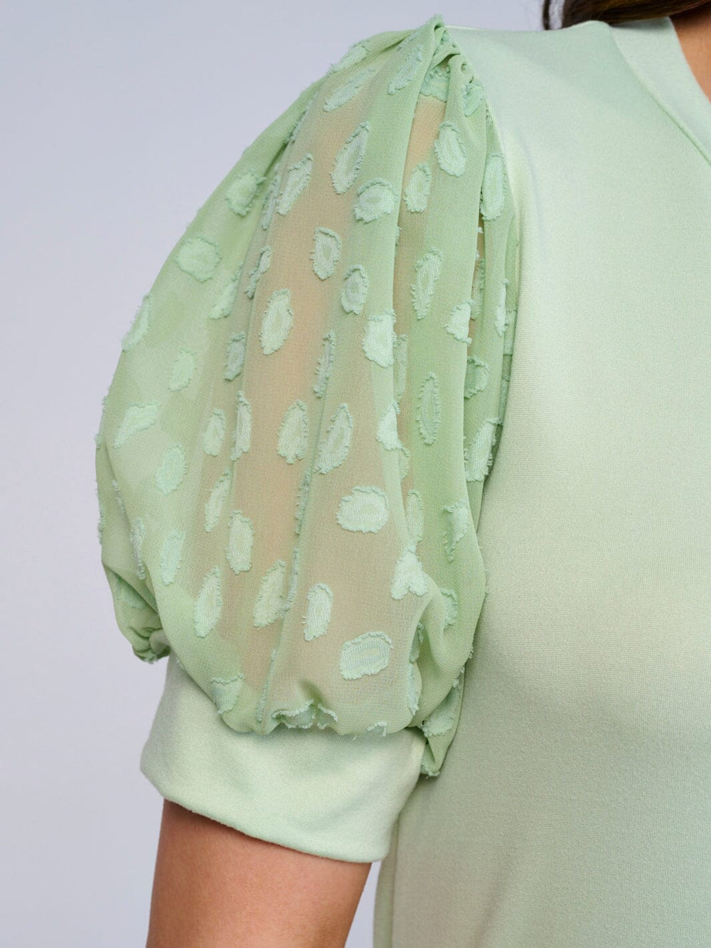 WOMEN'S SHORT MESH SLEEVES SOLID BLOUSE