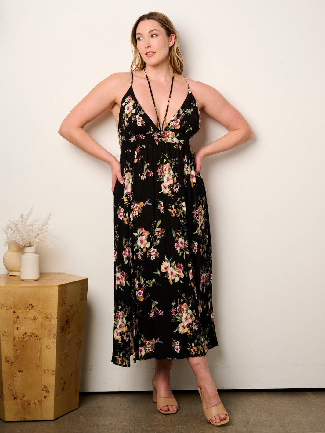 PLUS SIZE SLEEVELESS V-NECK OPEN BACK FLORAL MAXI DRESS