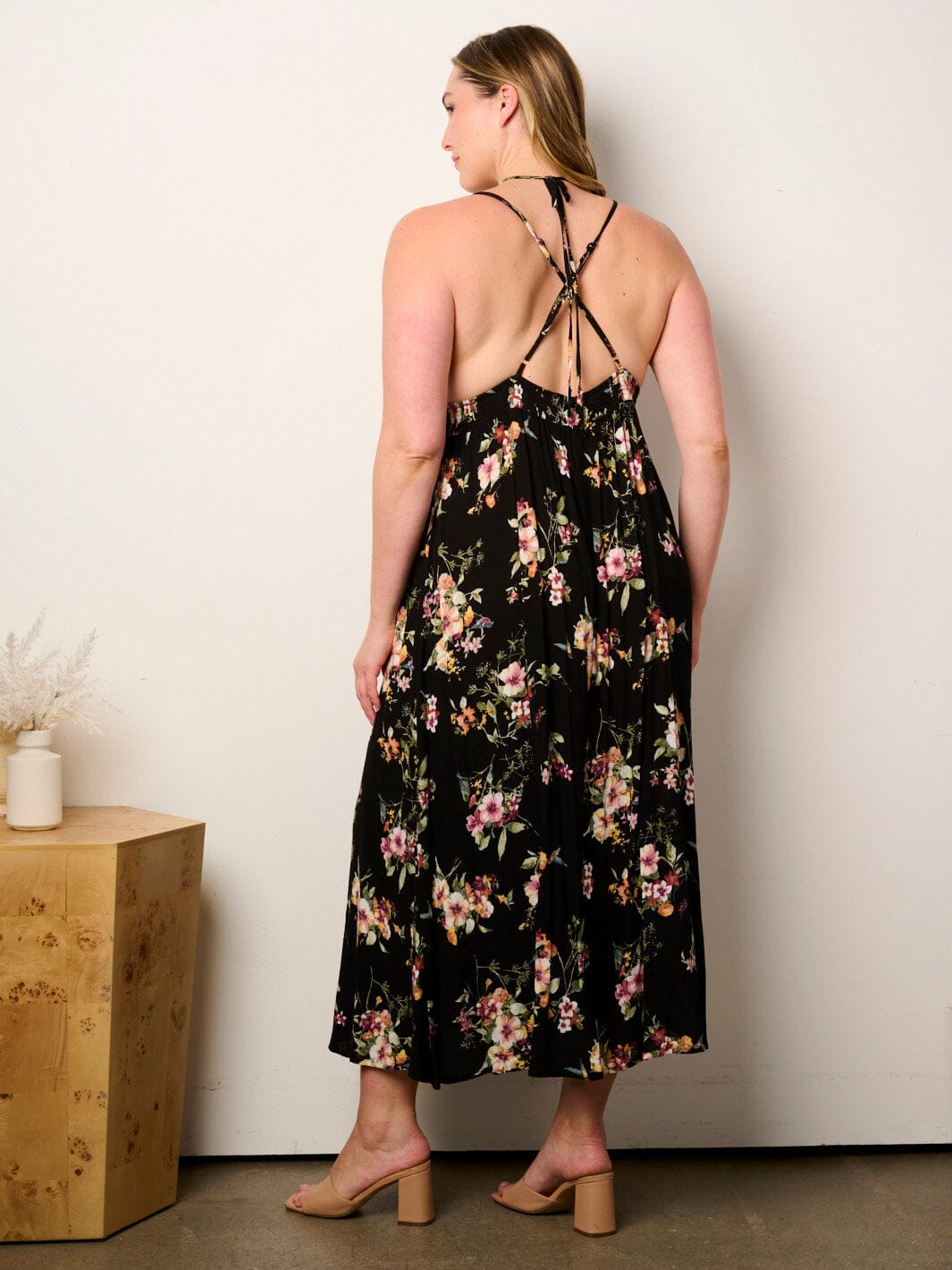 PLUS SIZE SLEEVELESS V-NECK OPEN BACK FLORAL MAXI DRESS