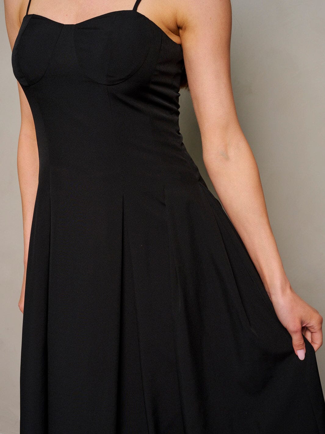 WOMEN'S SLEEVELESS FIT & FLARE MIDI DRESS