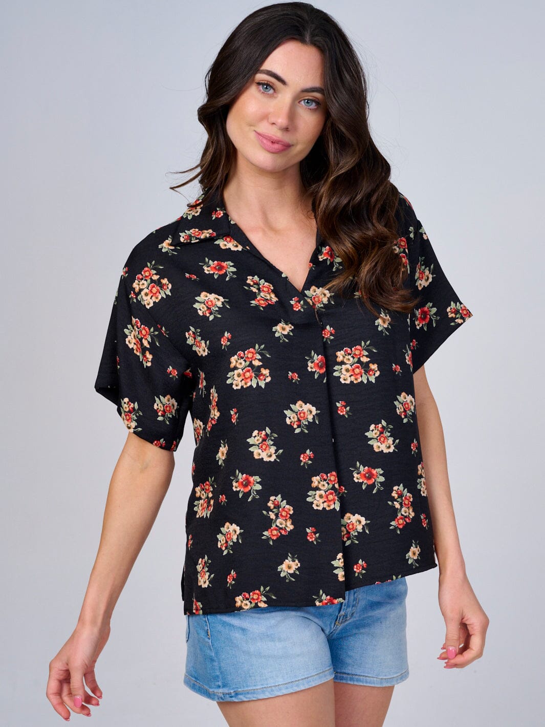 WOMEN'S SHORT SLEEVE V-NECK FLORAL PRINT BLOUSE