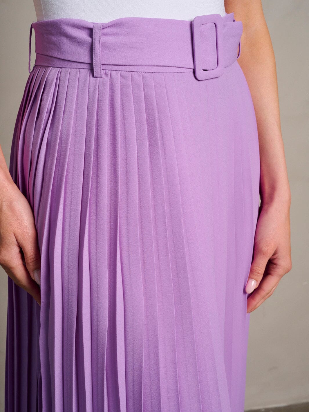 WOMEN'S ZIP UP BELTED PLEATED MIDI SKIRT