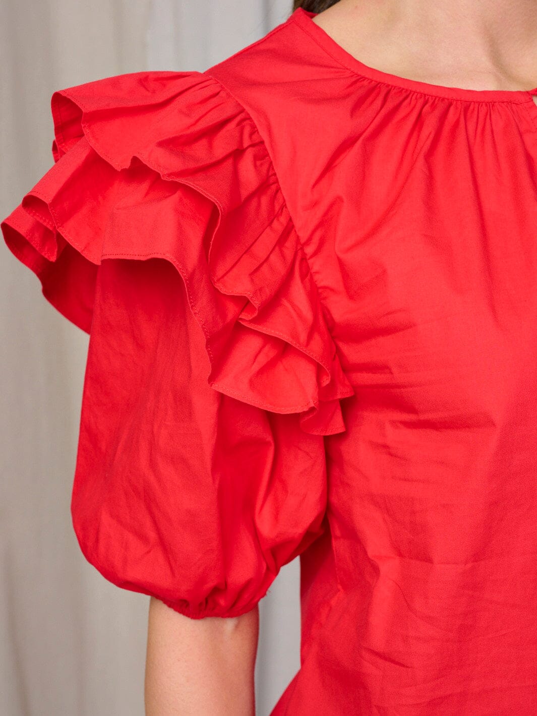 WOMEN'S SHORT RUFFLE SLEEVE KEY HOLE BLOUSE