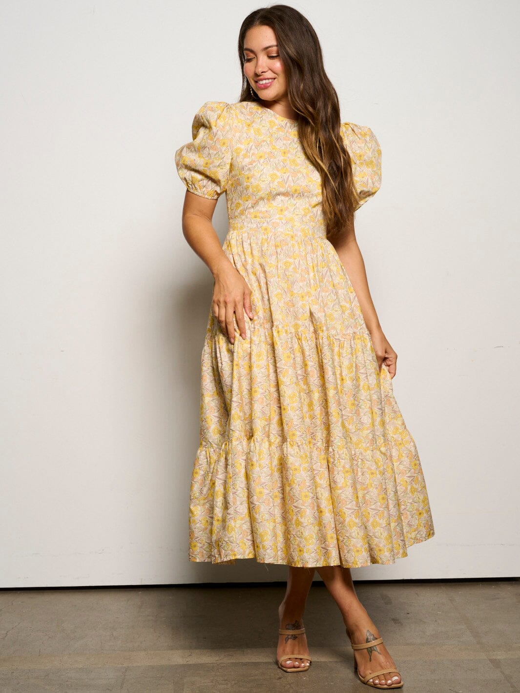 WOMEN'S SHORT PUFF SLEEVE TIERED OPEN BACK FLORAL MAXI DRESS