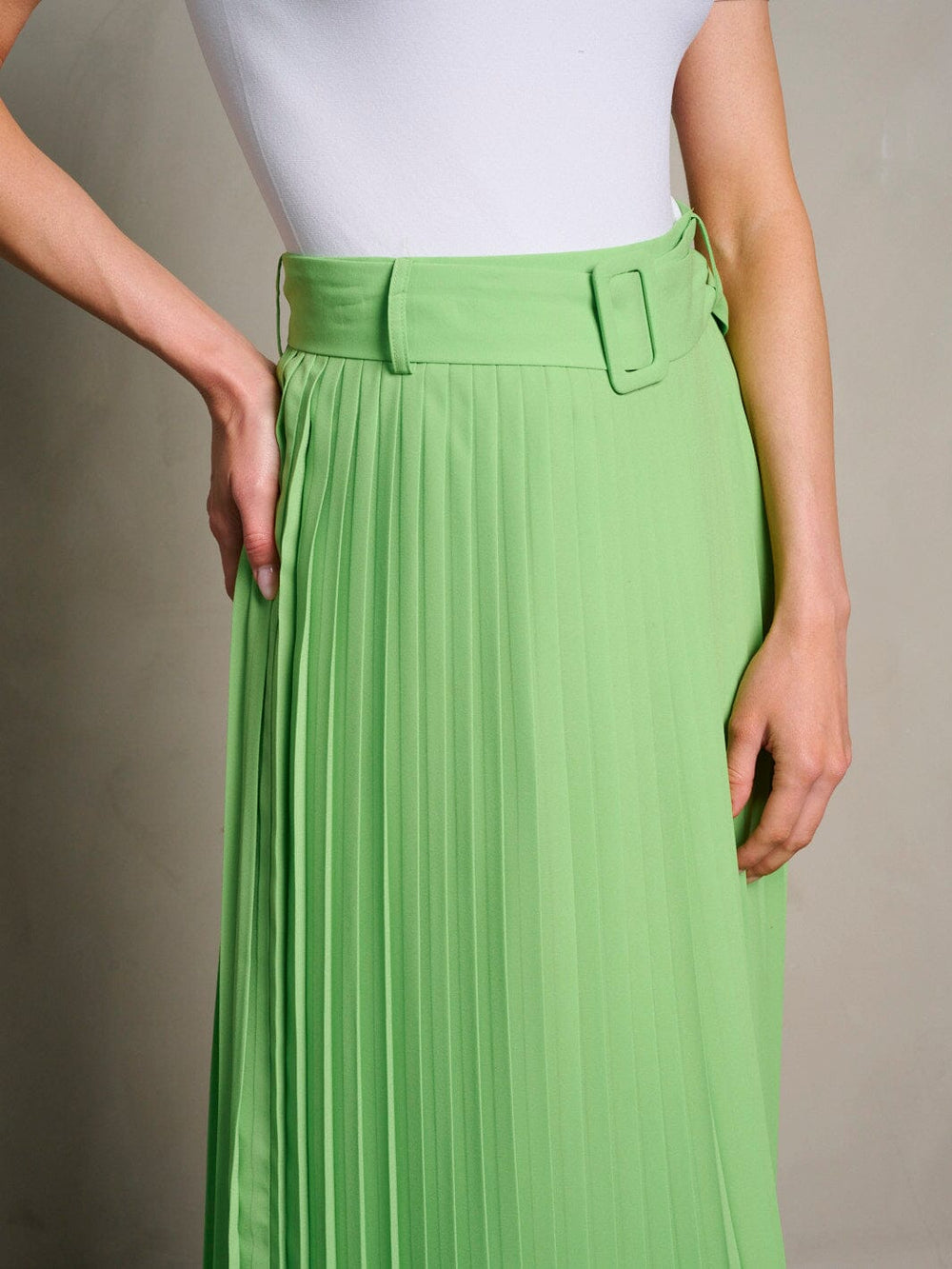 WOMEN'S ZIP UP BELTED PLEATED MIDI SKIRT