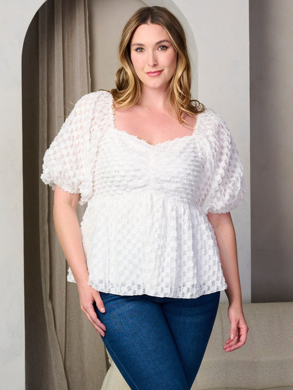 PLUS SIZE SHORT PUFF SLEEVE V-NECK DETAILED BLOUSE TOP