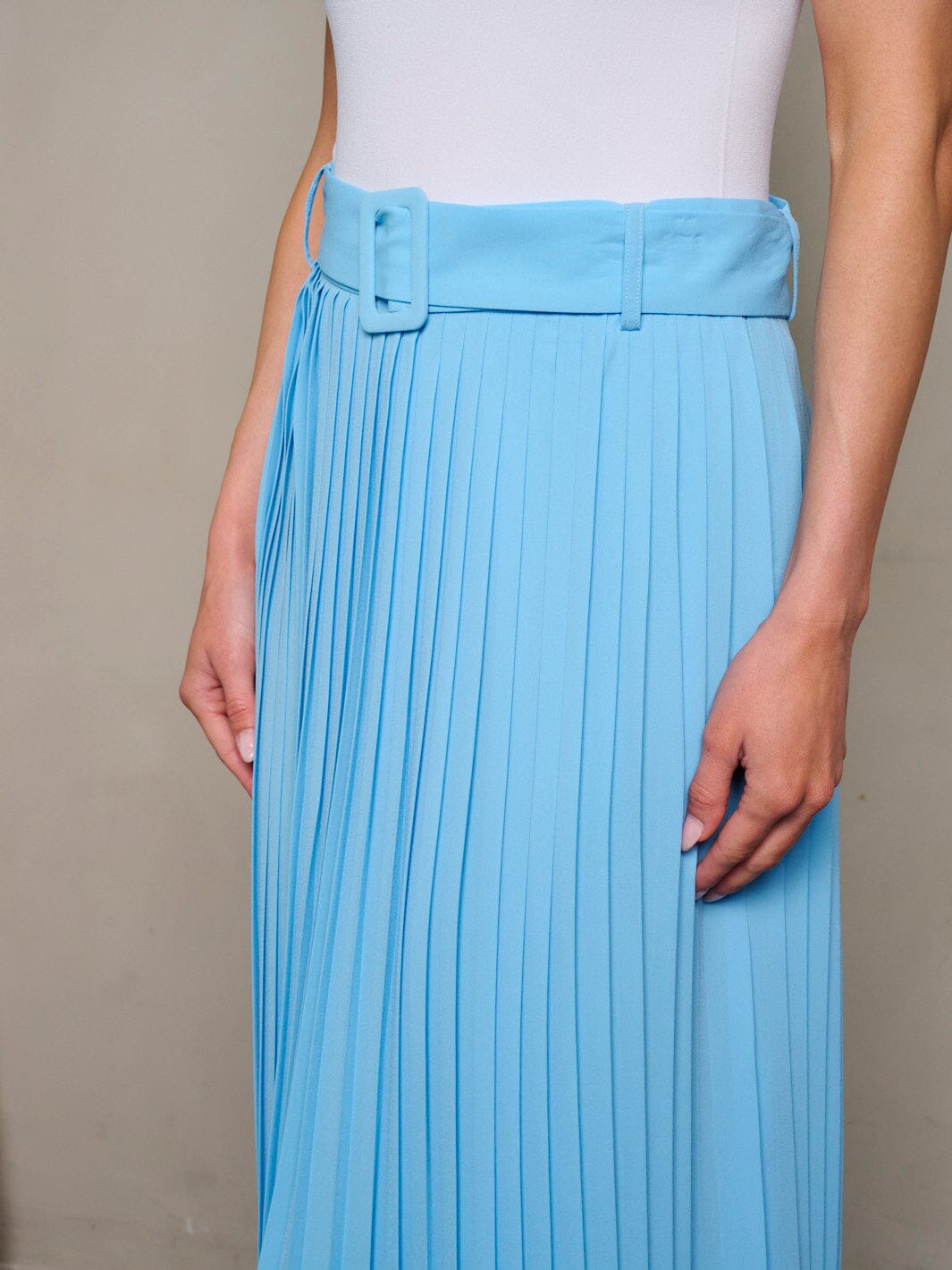 WOMEN'S ZIP UP BELTED PLEATED MIDI SKIRT