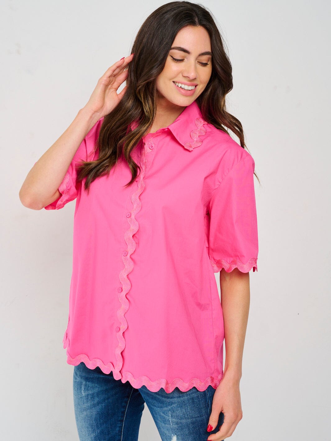 WOMEN'S SHORT SLEEVE BUTTON UP TRIM DETAILED BLOUSE