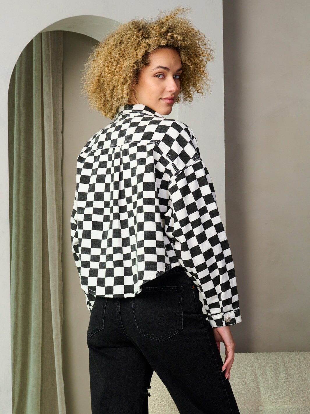 WOMEN'S LONG SLEEVE BUTTON CLOSURE CHECKERS DENIM CROP JACKET