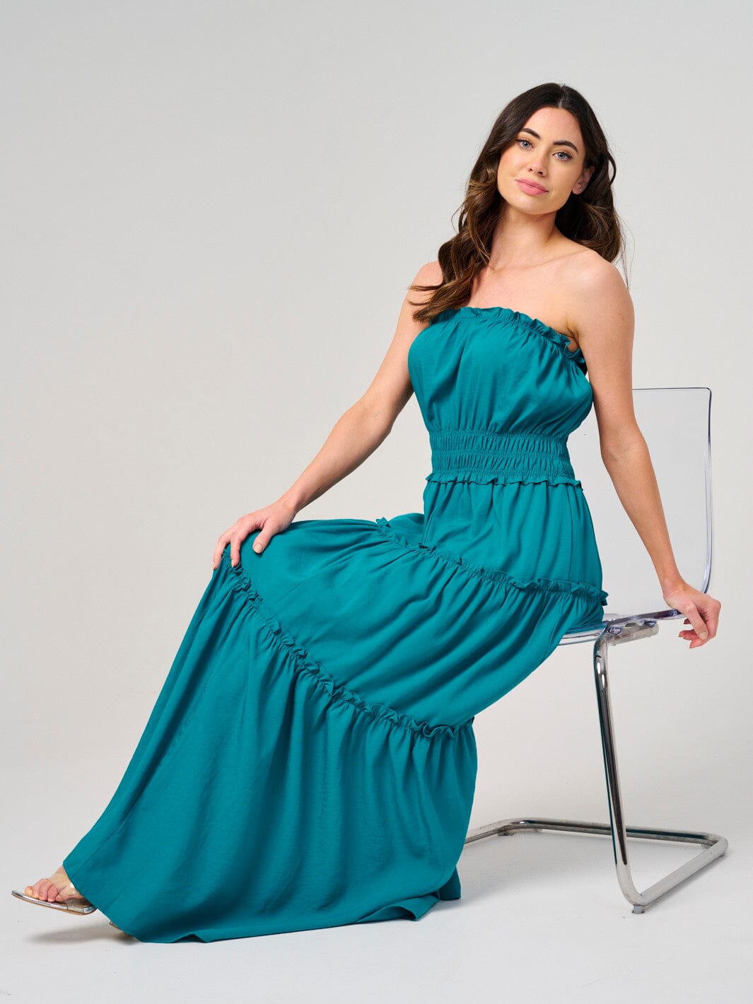 WOMEN'S SLEEVELESS SMOCK WAIST TIERED MAXI DRESS
