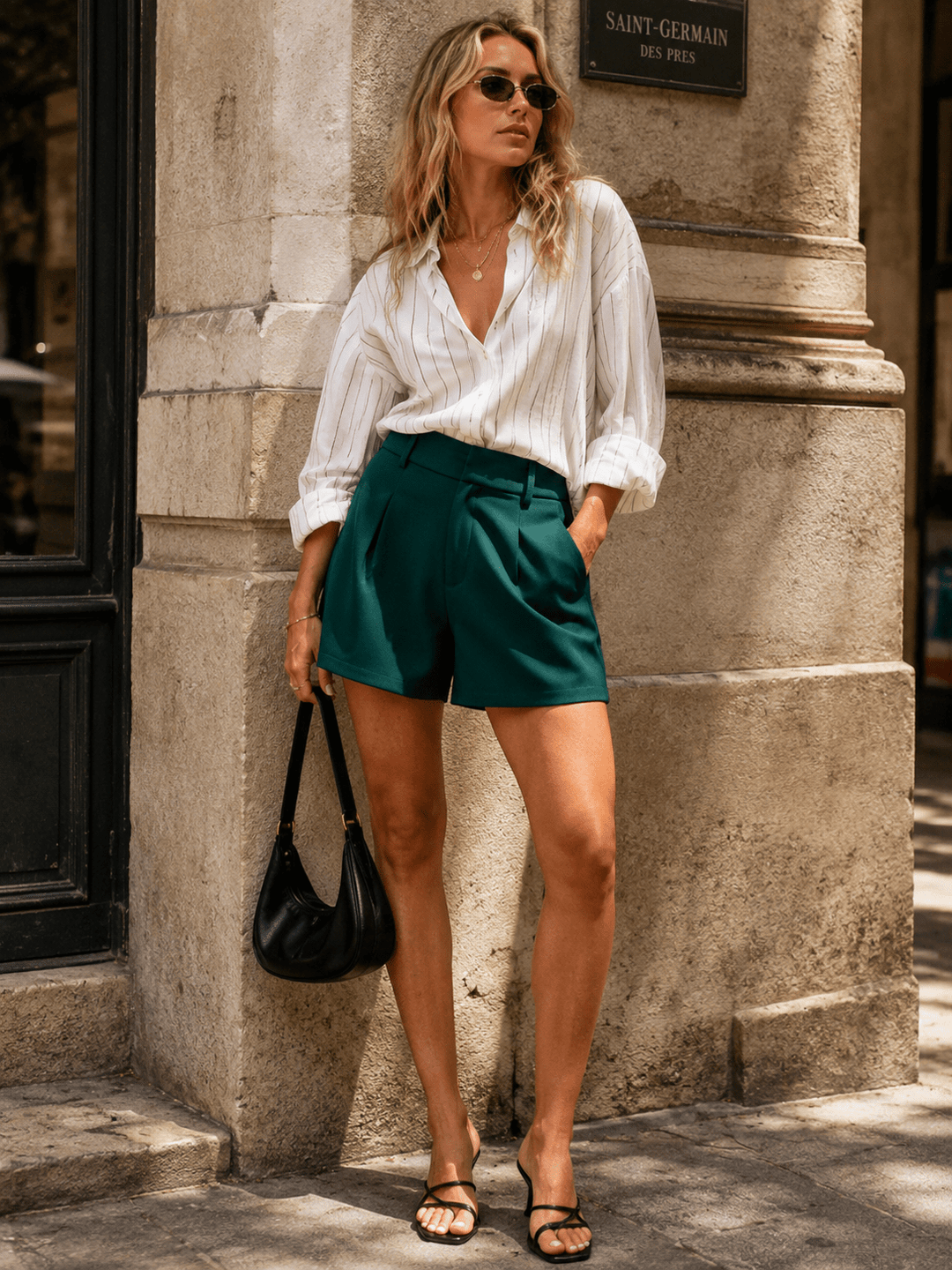 WOMEN'S BUTTON CLOSURE FRONT POCKETS MINI SHORTS