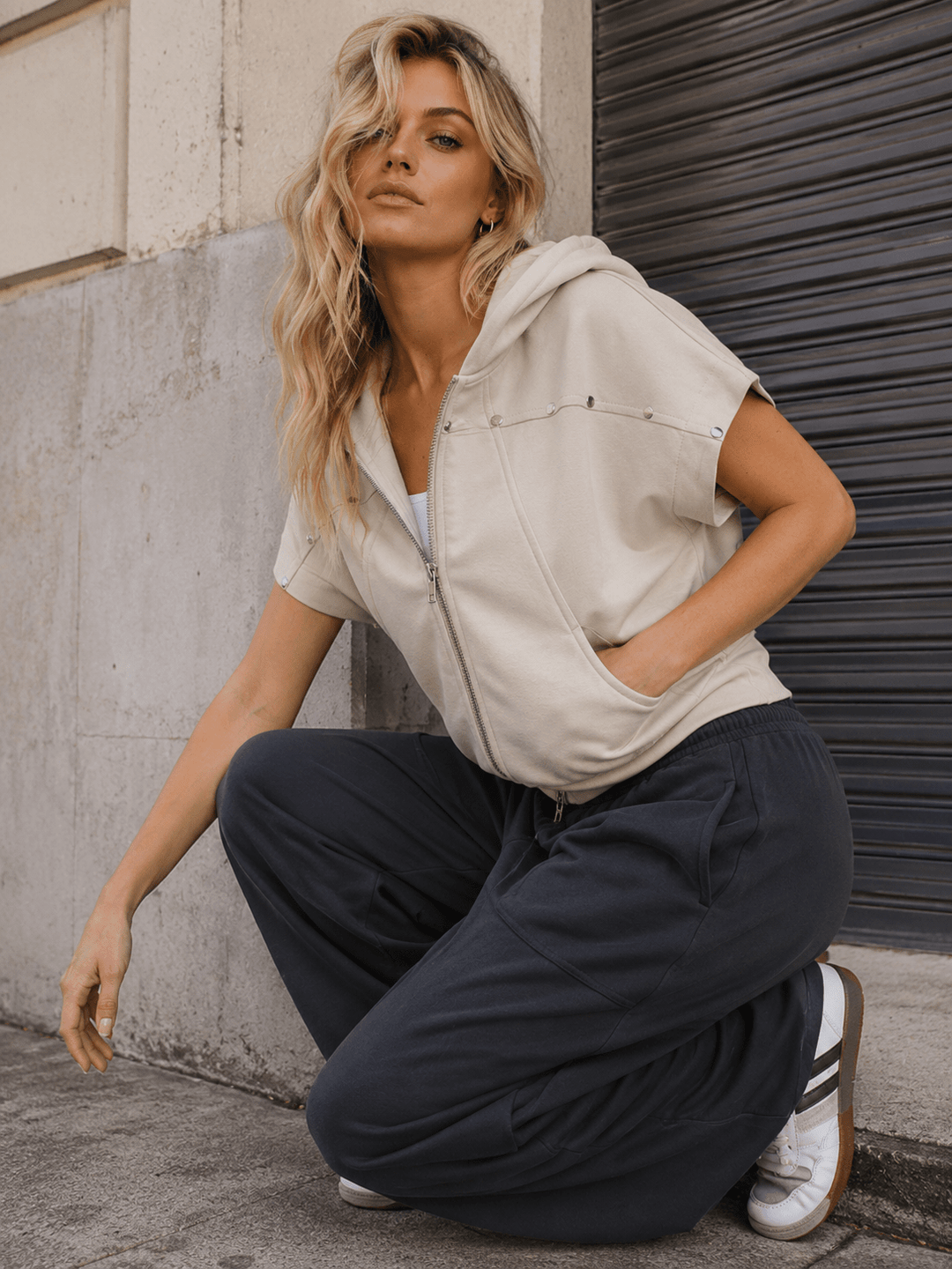 WOMEN'S SHORT SLEEVE ZIP UP FRONT POCKETS HOODED TOP