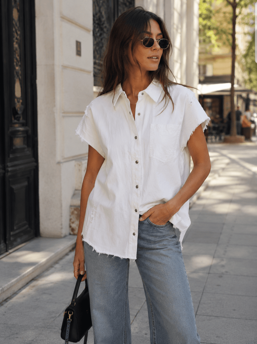 WOMEN'S SHORT SLEEVE BUTTON UP FRONT POCKET HIGH-LOW DISTRESS DENIM SHIRT
