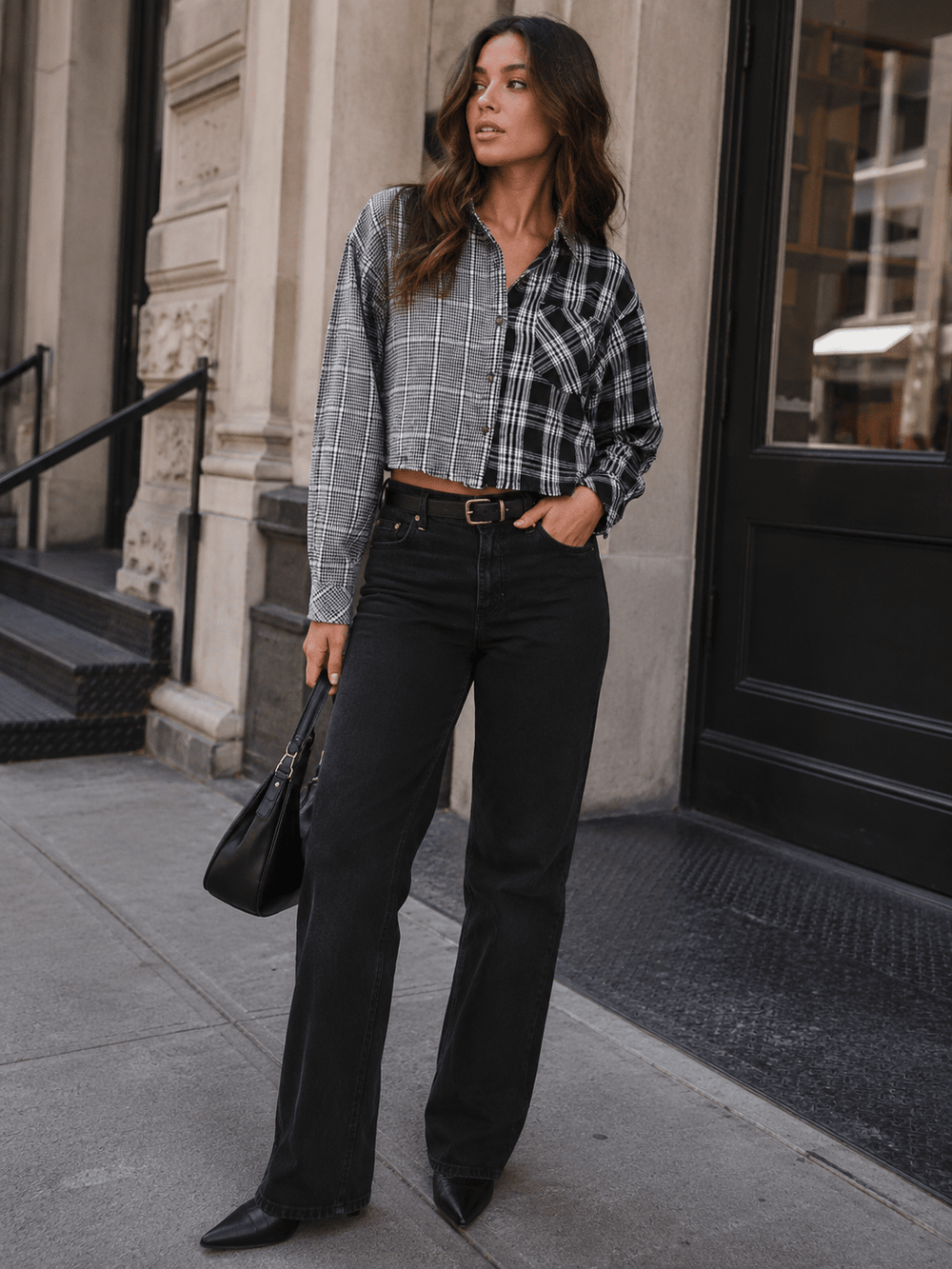 WOMEN'S LONG SLEEVE FRONT POCKET BUTTON UP PLAID SHIRT