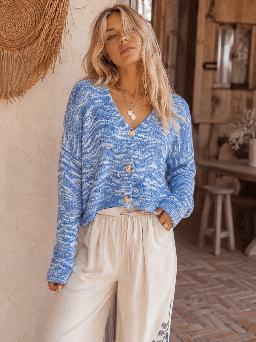 WOMEN'S LONG SLEEVE BUTTON CLOSURE KNIT SWEATER