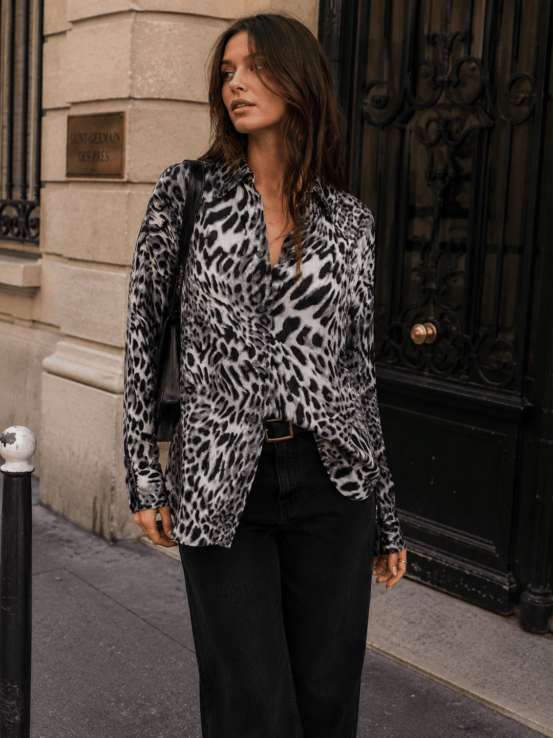 WOMEN'S LONG SLEEVE BUTTON UP HIGH-LOW ANIMAL PRINT SHIRT