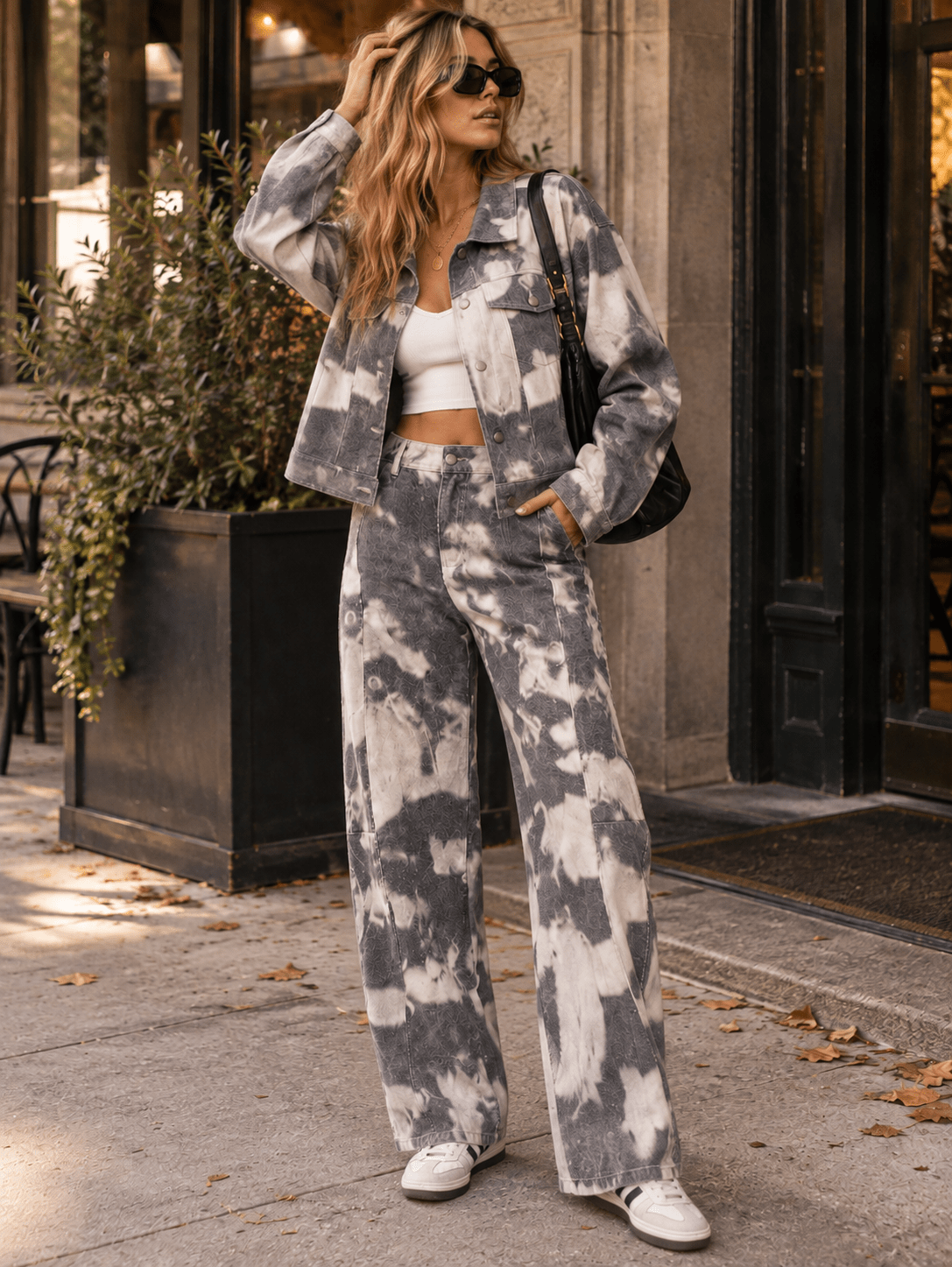 WOMEN'S BUTTON CLOSURE POCKETS TIE DYE DENIM PANTS