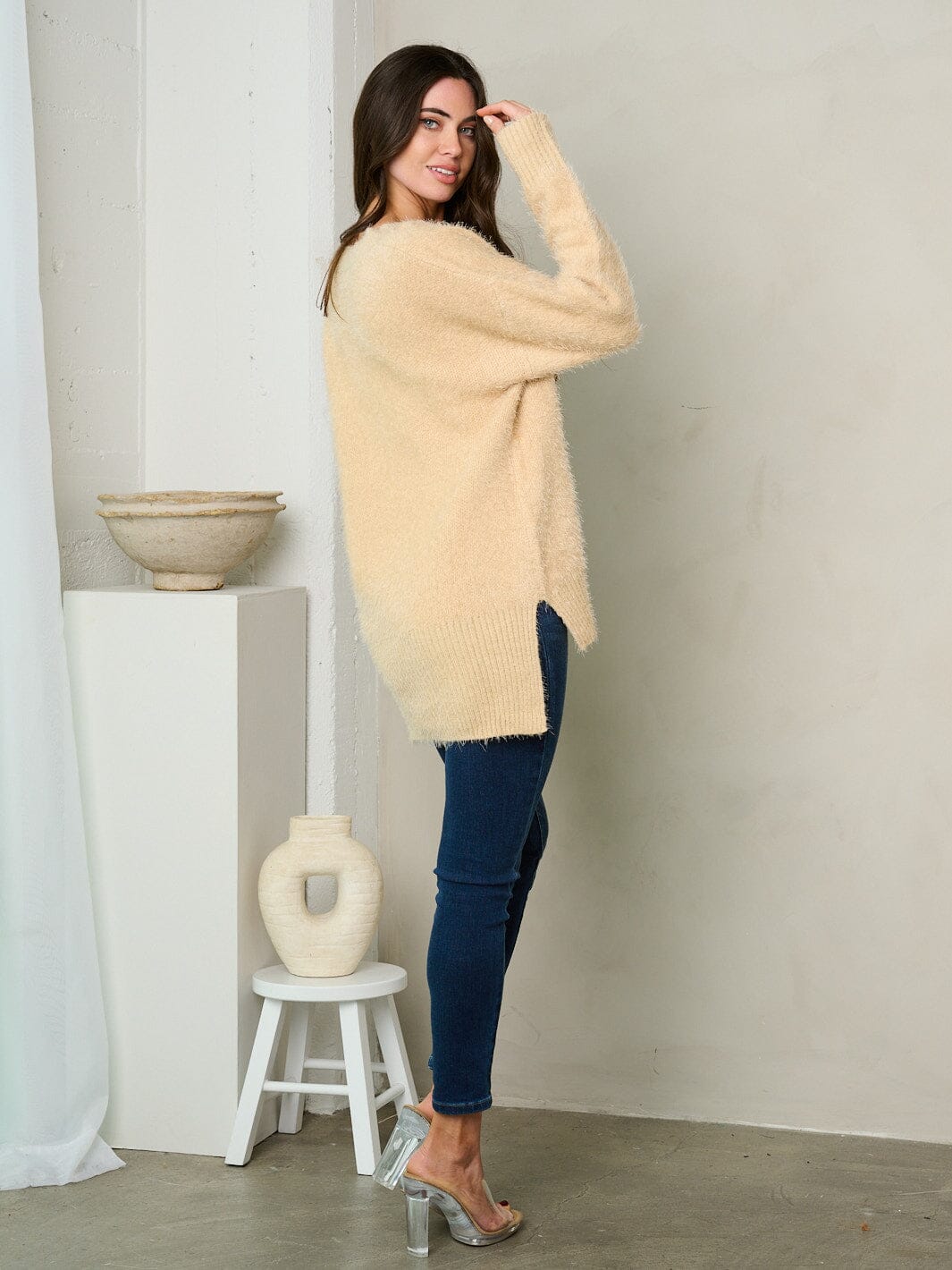 WOMEN'S LONG SLEEVE V-NECK FUZZY SWEATER