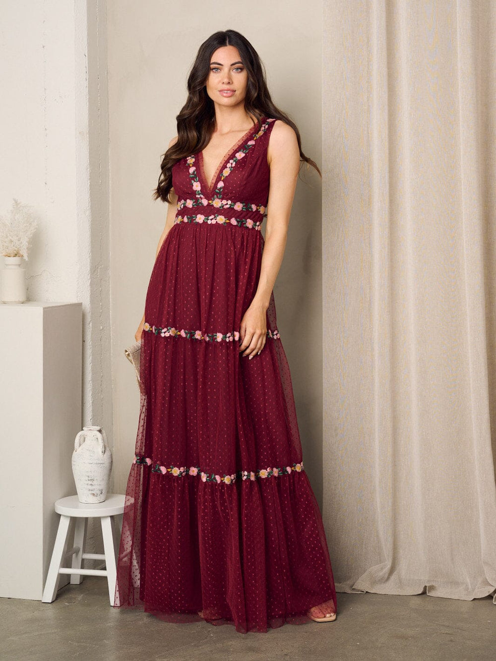 WOMEN'S SLEEVELESS V-NECK LACE FLORAL MAXI GOWN DRESS