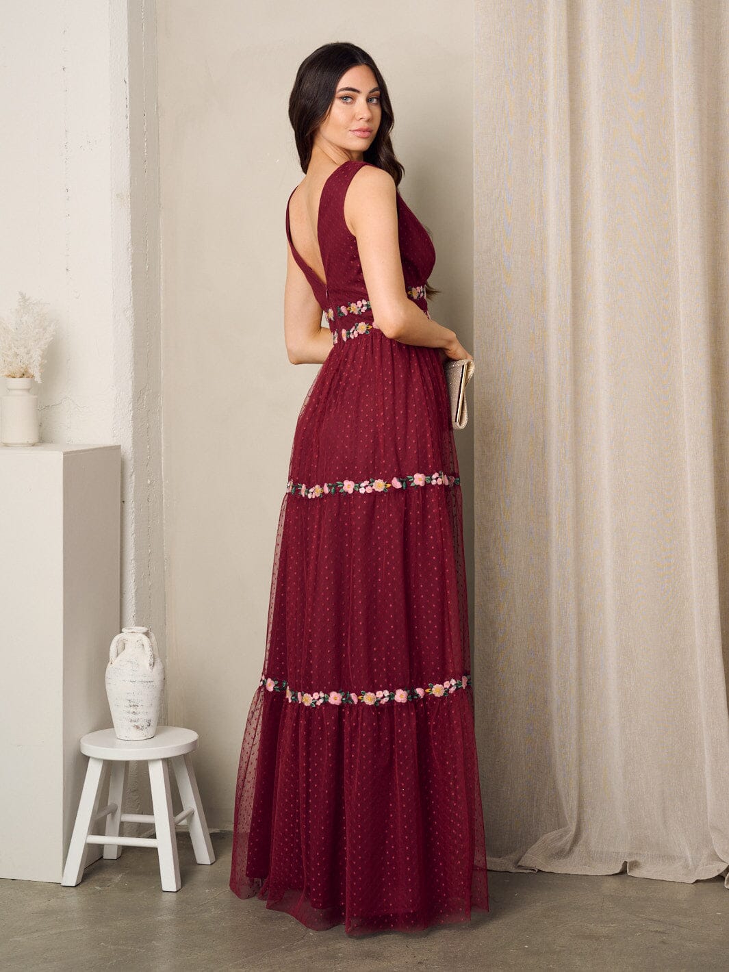 WOMEN'S SLEEVELESS V-NECK LACE FLORAL MAXI GOWN DRESS