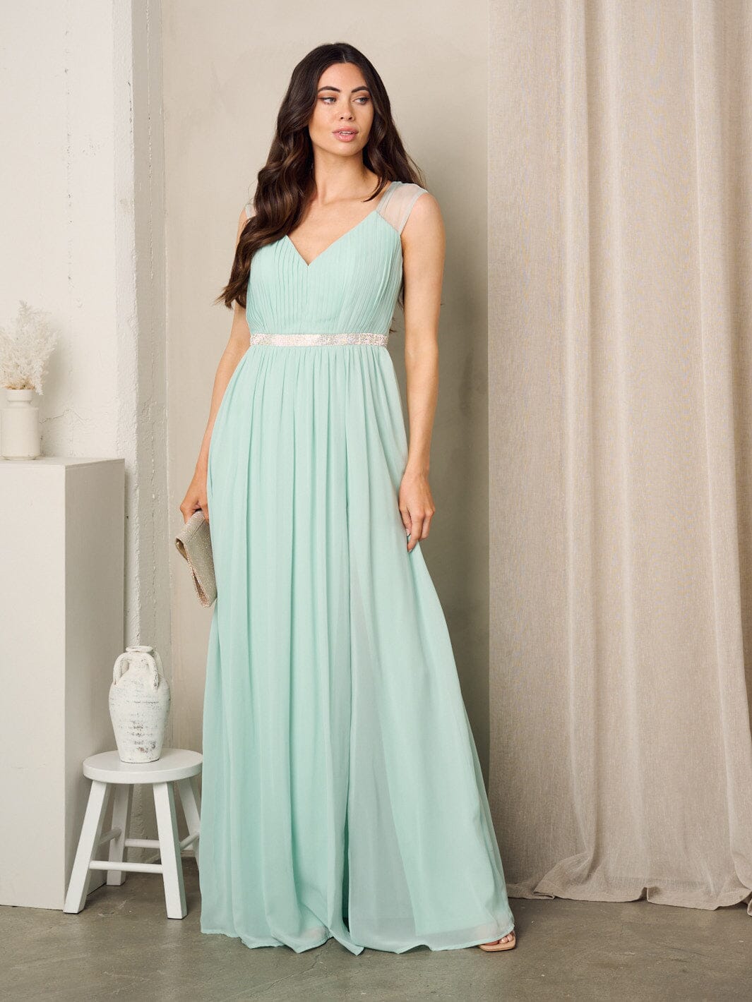 WOMEN'S SLEEVELESS V-NECK PLEATED MAXI GOWN DRESS