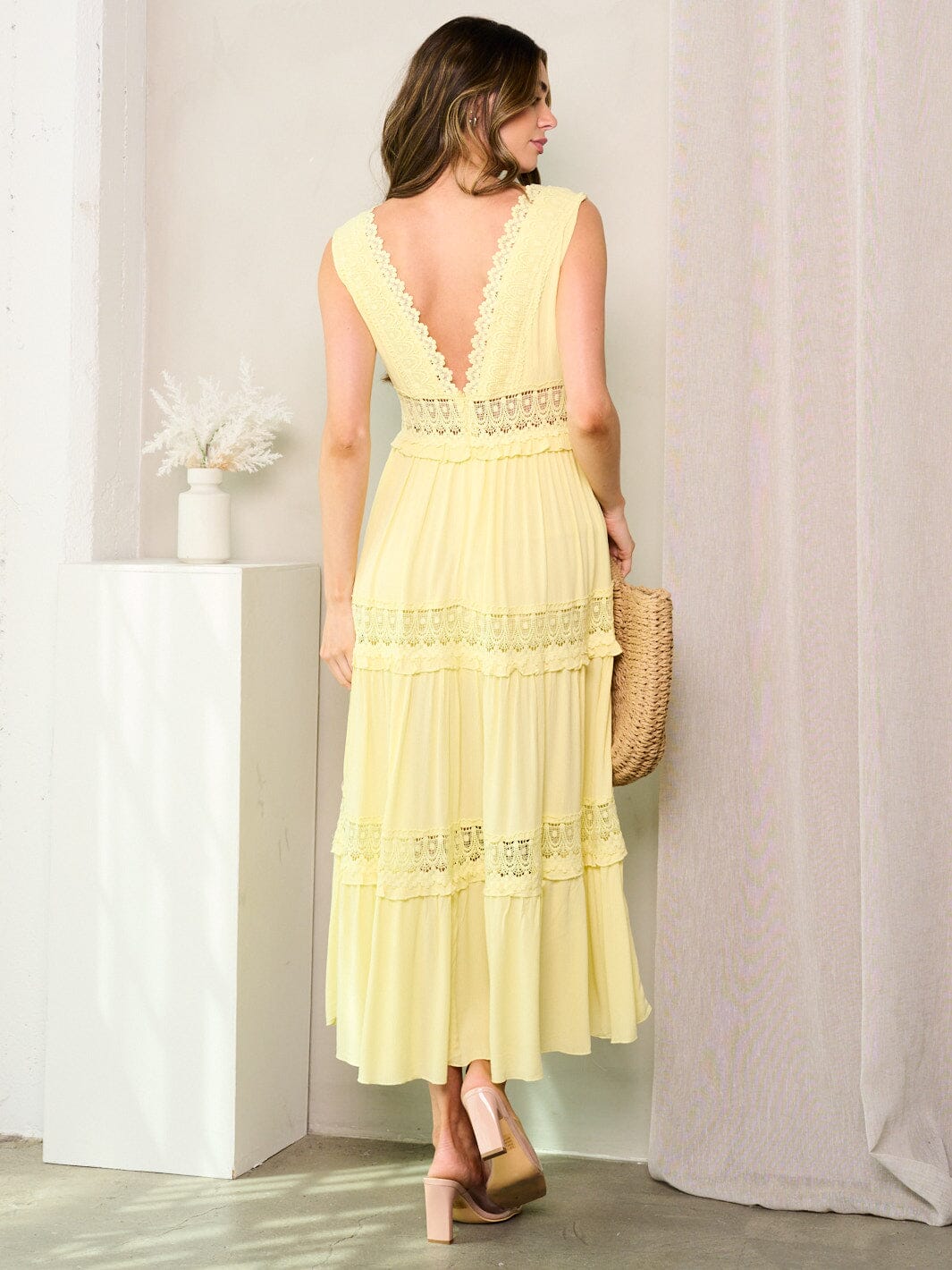 WOMEN'S SLEEVELESS V-NECK TIERED DETAILED MAXI DRESS