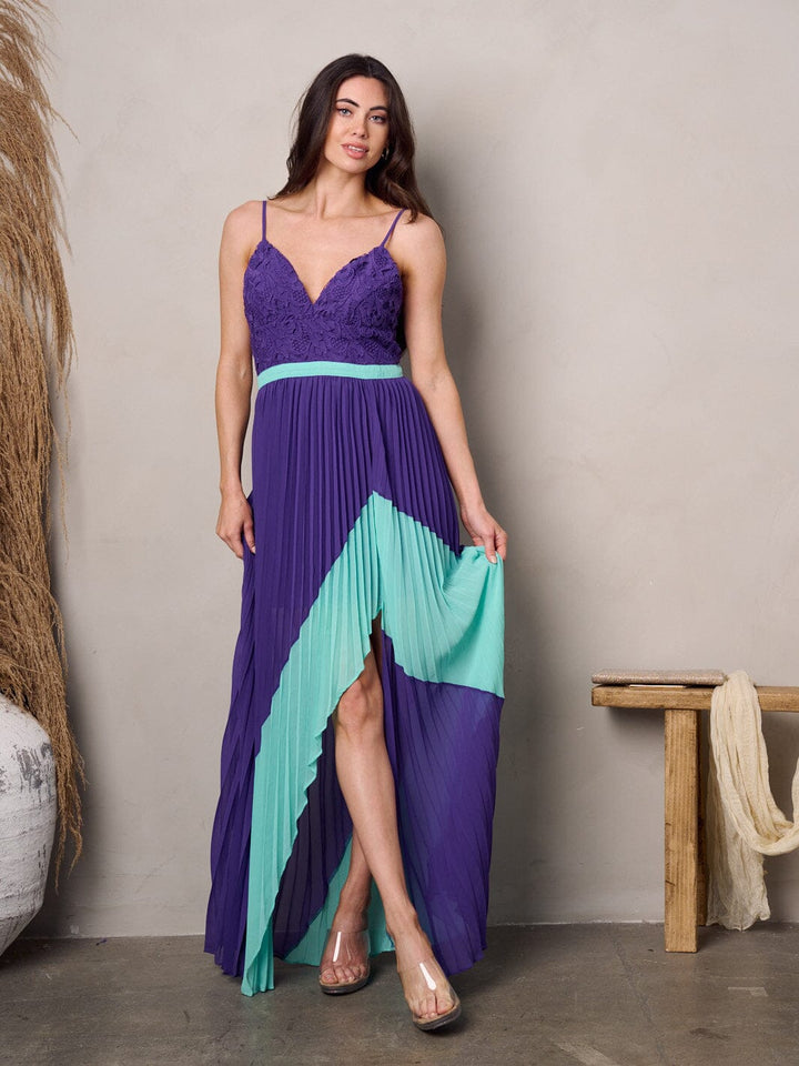 WOMEN'S SLEEVELESS V-NECK FRONT SLIT PLEATED COLORBLOCK MAXI DRESS