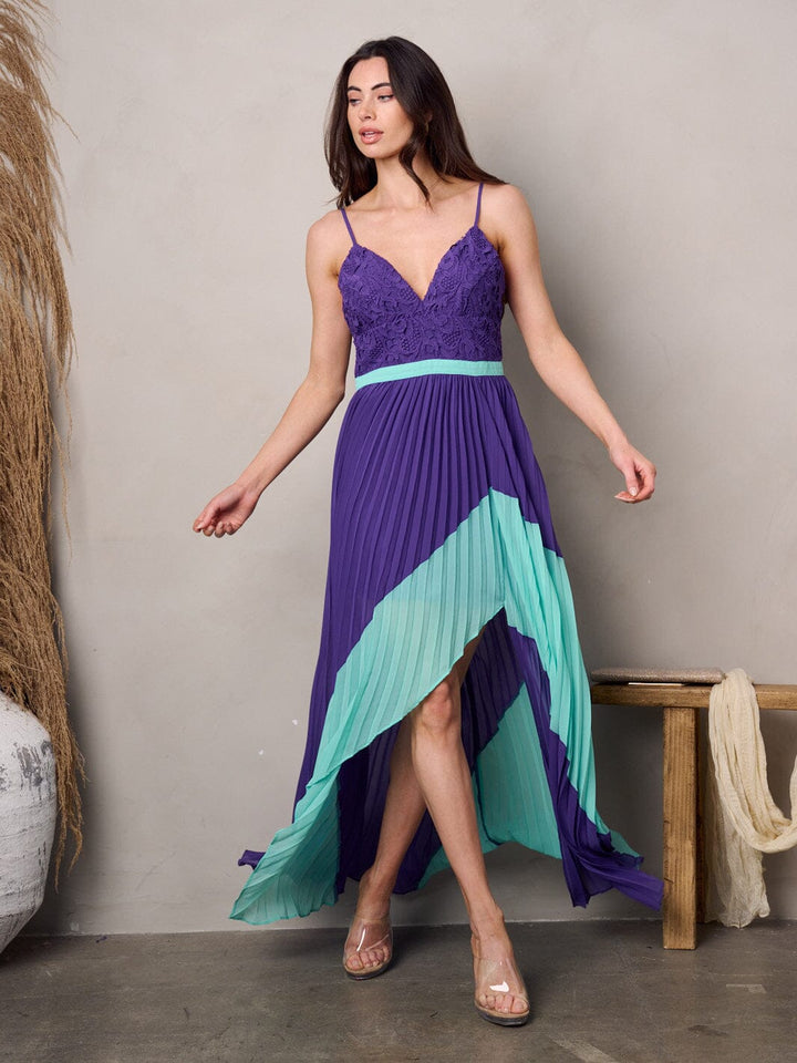 WOMEN'S SLEEVELESS V-NECK FRONT SLIT PLEATED COLORBLOCK MAXI DRESS
