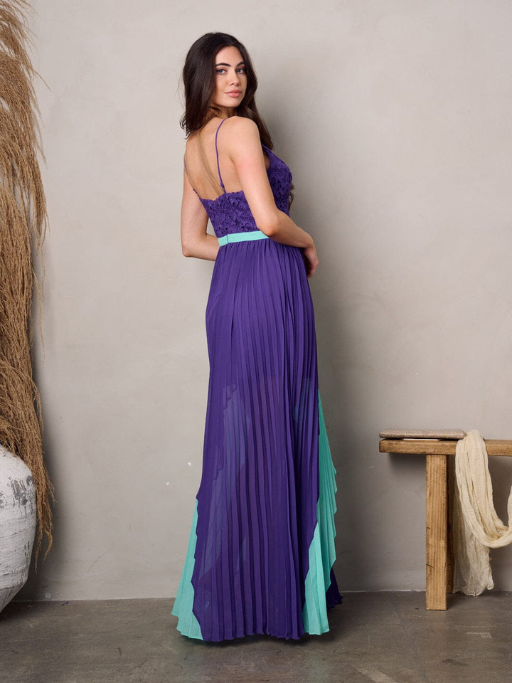 WOMEN'S SLEEVELESS V-NECK FRONT SLIT PLEATED COLORBLOCK MAXI DRESS