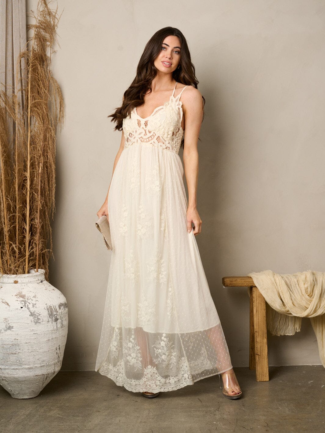 WOMEN'S SLEEVELESS V-NECK OPEN BACK LACE MAXI DRESS