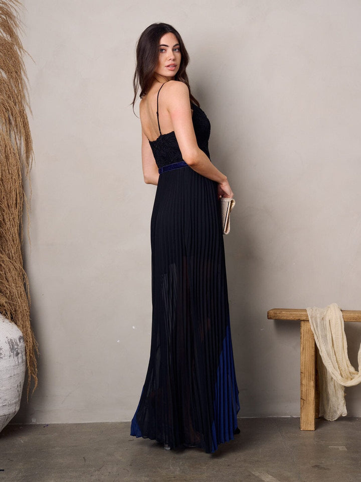 WOMEN'S SLEEVELESS V-NECK FRONT SLIT PLEATED COLORBLOCK MAXI DRESS