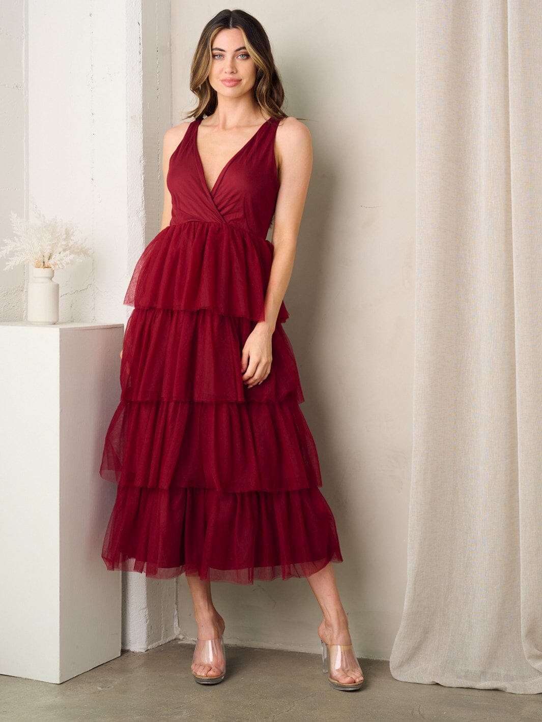 WOMEN'S SLEEVELESS V-NECK TIERED RUFFLE MIDI DRESS